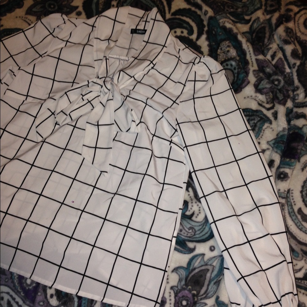Beautiful blouse - Picture 3 of 3